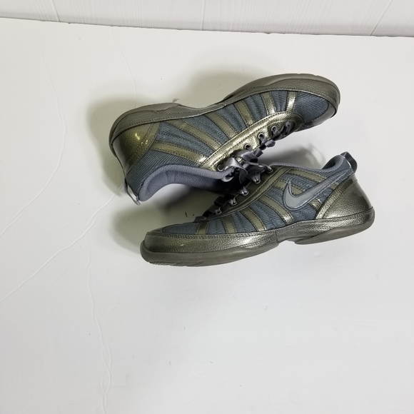 Nike shoes silver size 6.5 - Picture 6 of 9